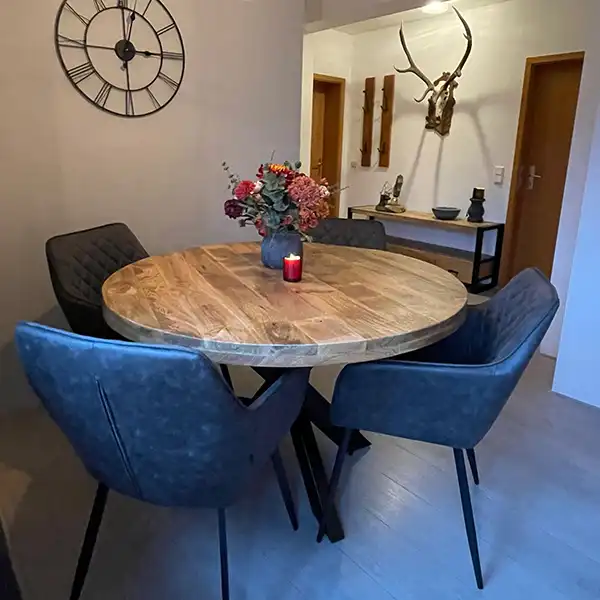 Eetkamer in een appartement in Landhaus Forra